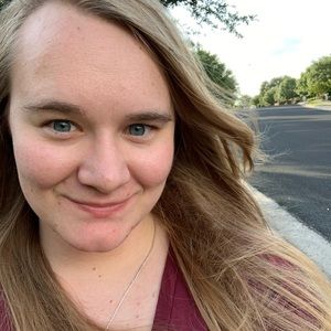 Meet your Posher, Elizabeth